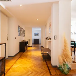 https://moscova-cosy-apartment.it-lombardy.com